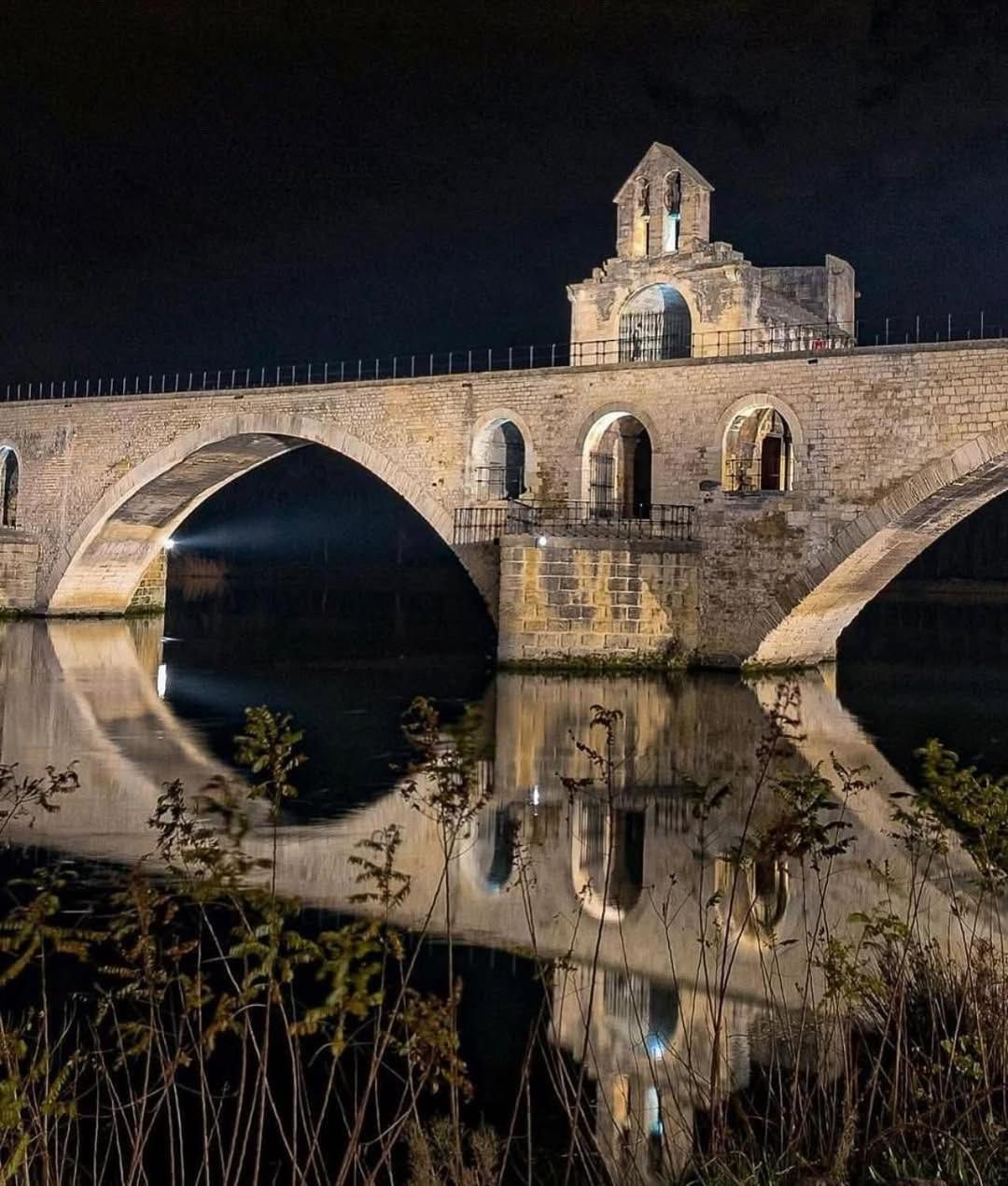 La Fee Viviane Et Michel L'Enchanteur Robion en Luberon Bagian luar foto